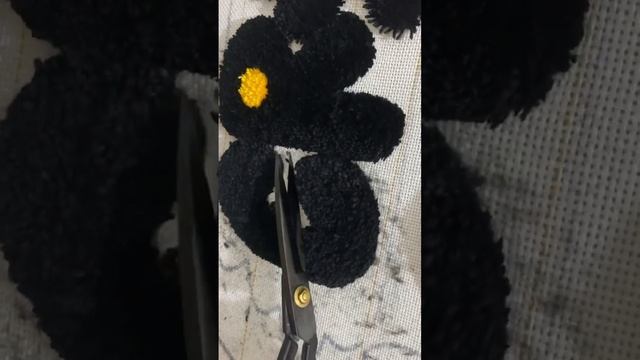 Стрижка ворса при забивке #rugs #ковры #tufting #тафтинг #залипательноевидео #ковёр #процесс