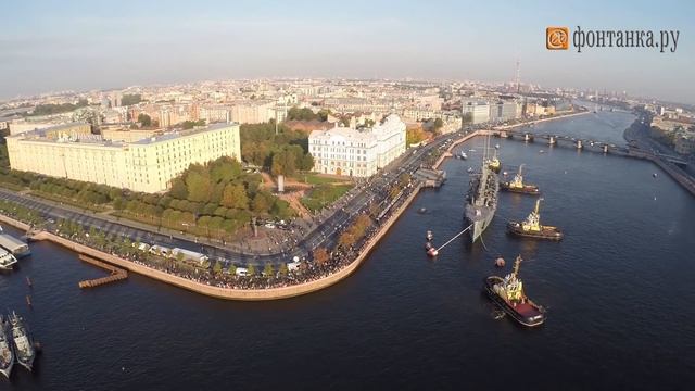 Крейсер Аврора перед отправкой на ремонт с воздуха смотреть онлайн