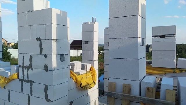 Возведение наружных стен из газобетона 500 мм и внутренних стен из кирпича смотреть онлайн