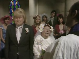 Бенни Хилл. Неравный брак