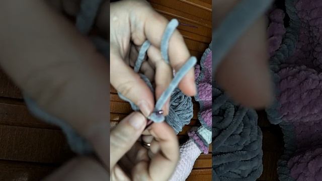 МК БОЛЬШАЯ ЗАЙКА КРЮЧКОМ ИЗ ПЛЮШЕВОЙ ПРЯЖИ/ 8 часть - "БАНТИКИ" #helga смотреть онлайн