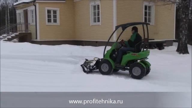 Минитрактор AVANT серии 200 с бульдозерным отвалом смотреть онлайн