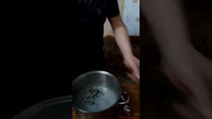 готовим рассол для грудинки горячего копчения.