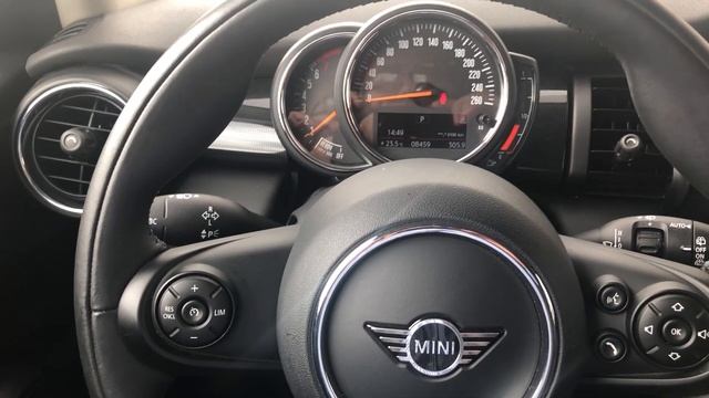 Как работает автопарковщик у Mini Cooper смотреть онлайн