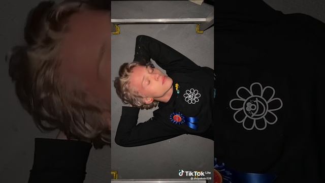 Без боя тебе сдатся @MILOKHINLOH #tiktokvideo #данямилохин #тикток #тренды #топ #danya_milokhin смотреть онлайн