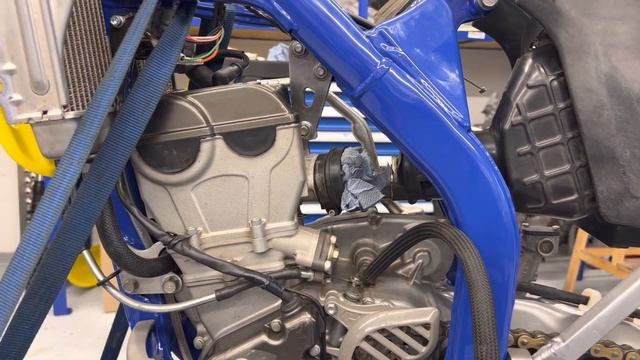 SUZUKI RMZ 250 Enduro - perfekt! (ein Werkstattvideo) смотреть онлайн