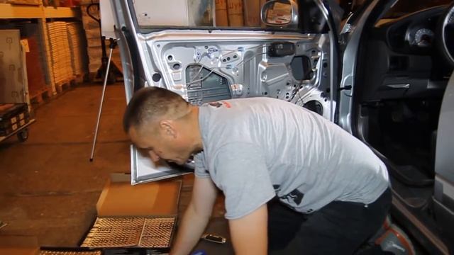 Как сделать шумоизоляцию автомобиля под «ГРОМКИЙ ФРОНТ». ЧАСТЬ 1 – Шумоизоляция дверей. смотреть онлайн