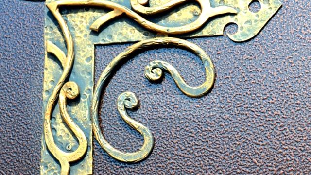 Как украсить металлическую дверь ковкой, декоративные элементы для оформления входной двери, кованы смотреть онлайн
