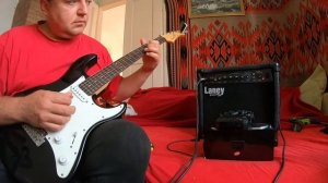 Комбоусилитель Laney MXD15 с блоком эффектов и электрогитара Yamaha Pacifica 012