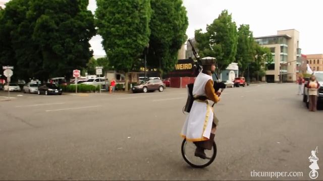 Monty Python and the Holy Grail Performed on Flaming Bagpipes and Unicycle in Portland, OR смотреть онлайн