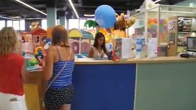 ЛАЗАРЕВСКОЕ-018. Детский игровой зал в торговом центре "Бирюза" смотреть онлайн