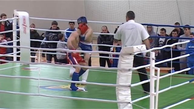 В поселке Сукко проходит Чемпионат Южного Федерального округа по кикбоксингу смотреть онлайн