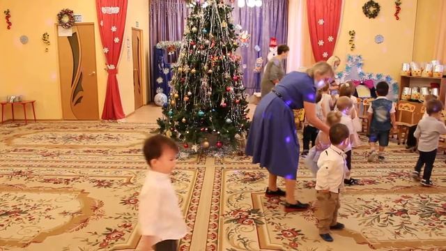 Первый новогодний утренник сына в ясельной группе. смотреть онлайн