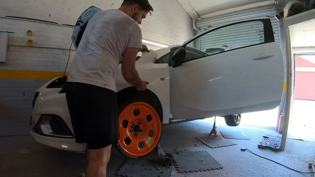 I start the bodywork process on the salvage Corsa E VXR смотреть онлайн