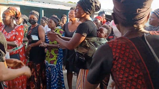 Fantastic Frafra women group from Bongo during a funeral at Zuarungu Kantia. смотреть онлайн