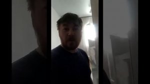 Плитка отошла от стены. Переклеиваем.