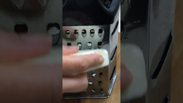Век живи, век учись! На заметку хозяйкам! Как натереть сыр, чтобы он не прилипал к терке смотреть онлайн
