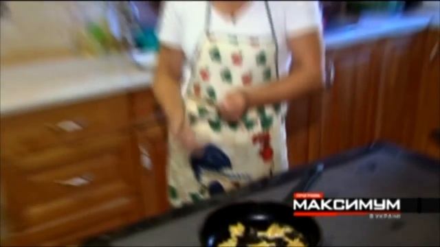 Украинцы едят сыр из опарышей, лягушек и ёжиков! смотреть онлайн