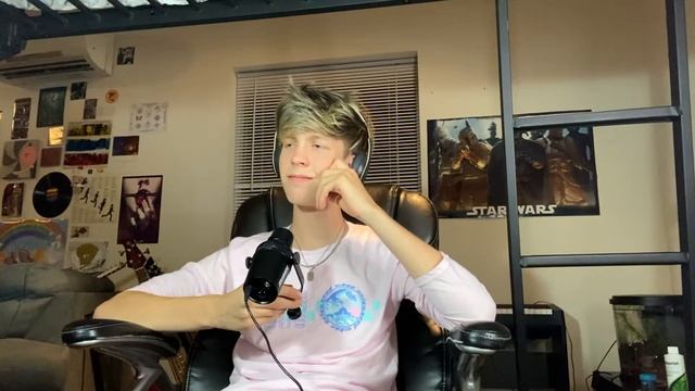 I react to Fair Weather Friend by Paper Airplanes смотреть онлайн
