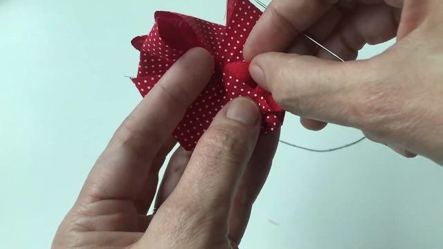 [DIY] Como Fazer Flor de Fuxico Flor de Tecido Fuxico Origami смотреть онлайн