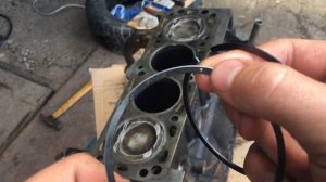 Как установить кольца на поршень нексии и как  установить поршень в блок