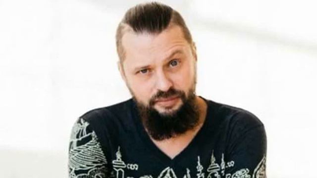Илья "Чёрт" Кнабенгоф - квартирник в Крылатском в Москве, 2002 год (08.03.2002) Группа Пилот смотреть онлайн
