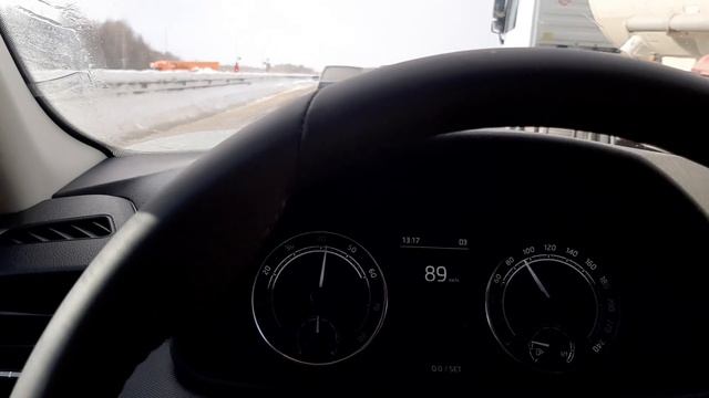 Расход бензина и работа круиз-контроля Skoda Rapid 2021. CWVA 110 смотреть онлайн