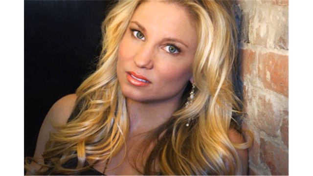 Julie Roberts смотреть онлайн