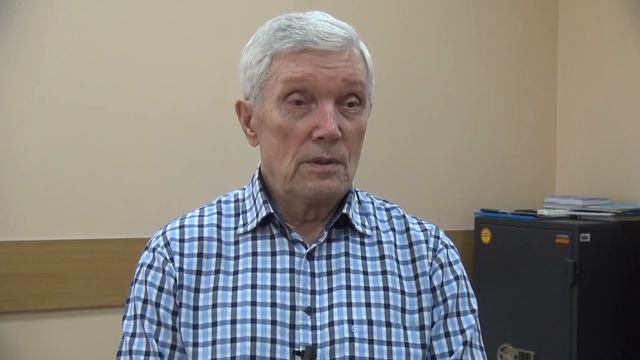 Политик Александр Суриков поздравляет с 1 мая! смотреть онлайн