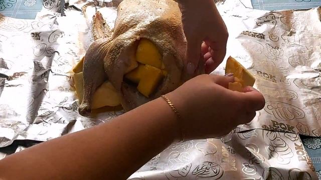 Утка с айвой запеченная в духовке. смотреть онлайн