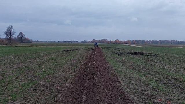 Т-40 АП на вспашке участка под картошку смотреть онлайн