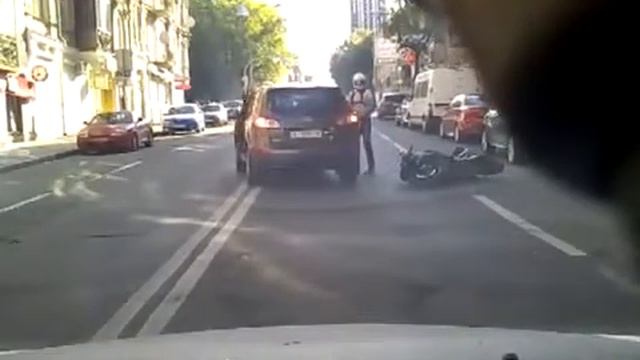 Байкер vs дверь смотреть онлайн