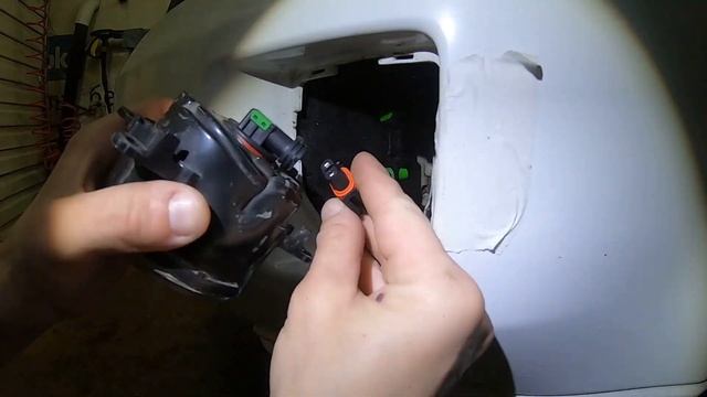 Замена лампы противотуманной фары Freelander 2 / Замена пистонов молдинга / Всё пошло не по плану.. смотреть онлайн