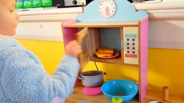 Эльвира в детской группе Развлекательный Центр Влог Видео для детей Игры для детей Развитие ребенка смотреть онлайн