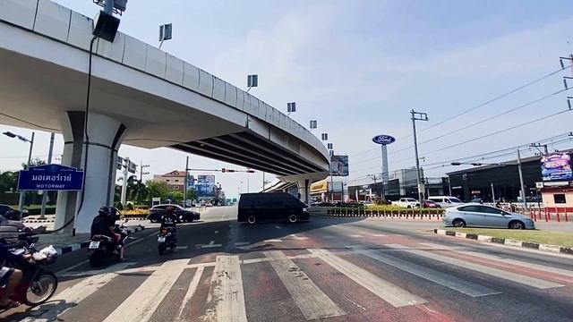 Дух приключения: езда на мотоцикле по излюбленным туристами местам в Паттайе смотреть онлайн