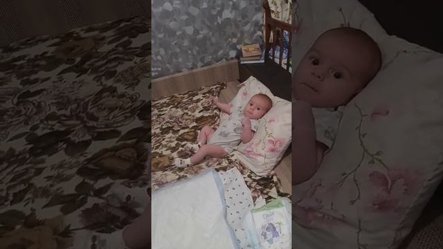 Малыш икает - Baby Boy Get The Hiccups