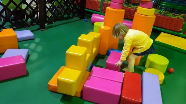 Замок из мягких фигур. Castle of soft figures смотреть онлайн