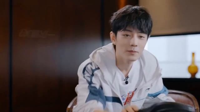 【ENG/JPN/KOR SUB】Xiao Zhan Studio: Xiao Zhan’s Special Ping-pong Challenge With A Special Racket! ?