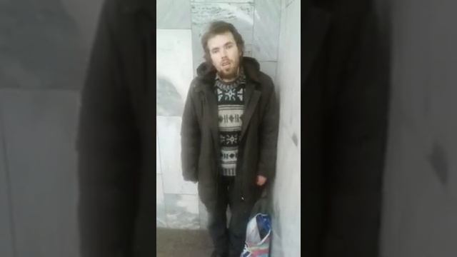 Очень классно поёт в метро смотреть онлайн