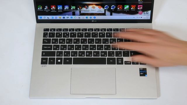 Обзор легкого ноутбука LG Gram 14 14Z90P — неужели он может проработать 26 часов от батареи? смотреть онлайн