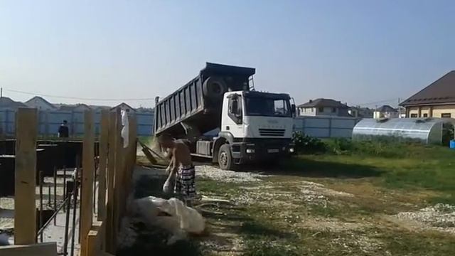 УралАвтоСтрой. Доставка щебня 18м3 смотреть онлайн
