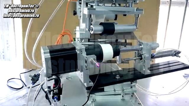 Этикетировщик конусных банок и бутылок. Устройство для наклейки этикеток. Производство. смотреть онлайн