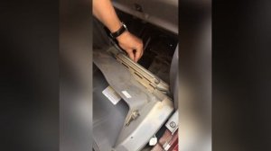 Замена салонного фильтра на hyundai accent (хендай акцент) легко и просто.