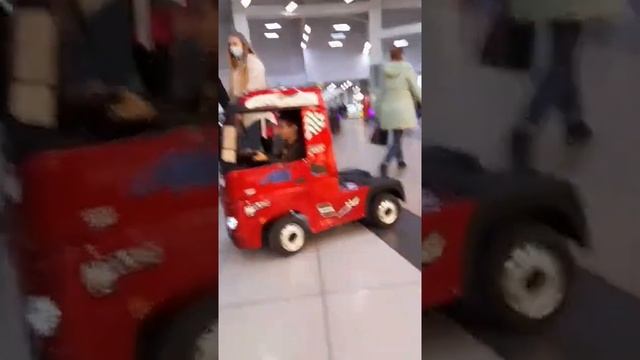 за дикими скричерами))) поехали в детский мир)) SuperPuperChel за рулем)) тест турбо тачки)))))) смотреть онлайн