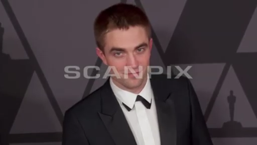 Robert Pattinson arrives at The Academy's Governors Awards 2017 смотреть онлайн