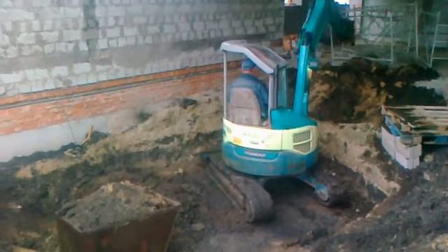 выемка грунта землекопы эксковатор в помещении смотреть онлайн