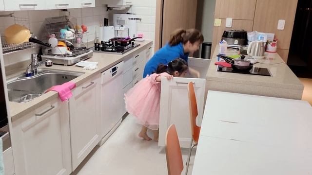 Я хочу съесть желе из соломенного желе Со Ын И Making Giant Lego and Straw Jelly Seoeun Story смотреть онлайн