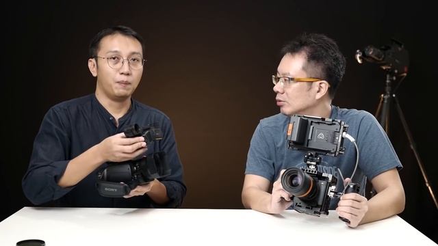Camcoder Sony HXR MC88 vs Sony A7R IV смотреть онлайн