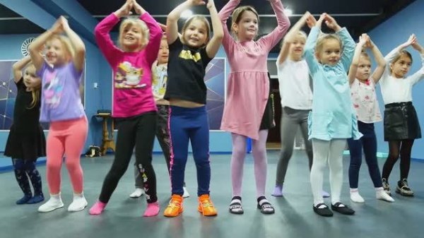 ДЕТСКИЕ ТАНЦЫ из ТИК ТОК Я БАНАН / 1000планет Я банан чищу банан банан доим доим наливаем ..