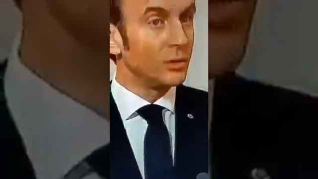 Что-то не так с Макроном смотреть онлайн